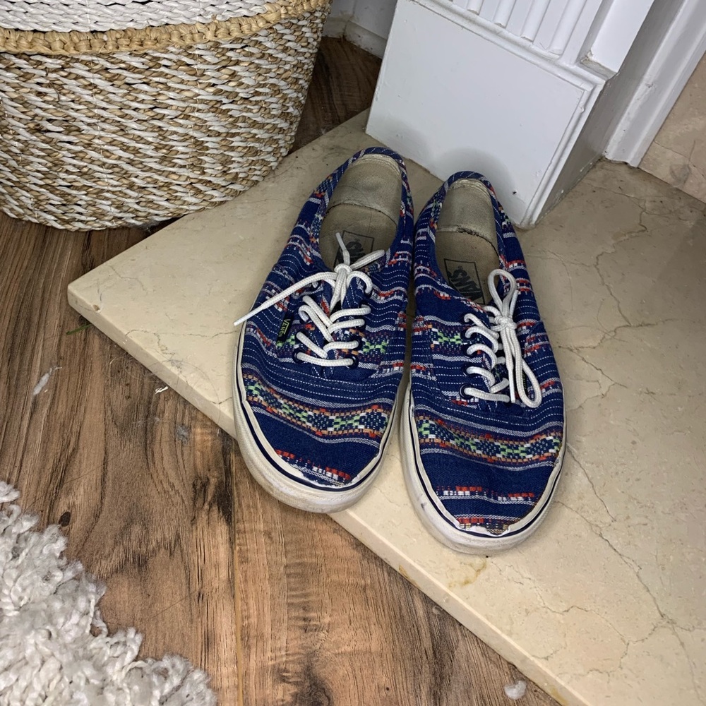 Tribal Pattern Lace up Vans